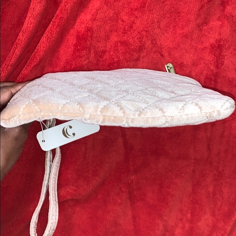 🎉🎉🎉🎉 4/20‼️ Velvet Crushed Quilted Wristlet - Picture 4 of 5